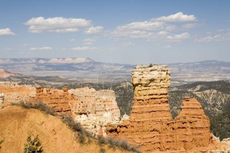 Téléchargez les photos : Hoodoos ; pilier de roches faites par érosion au parc national de Bryce Canyon ; États-Unis États-Unis d'Amérique - en image libre de droit