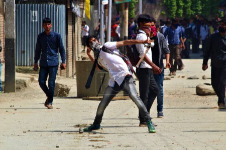 Téléchargez les photos : Les étudiants du Cachemire protestent par la peau de pierre, Cachemire, Inde, Asie - en image libre de droit