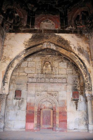 Foto de Vista interior de la masjid en la tumba de Isha khan dentro de la tumba de Humayun; Delhi; India - Imagen libre de derechos
