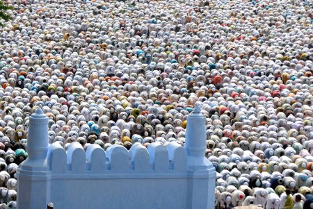 Téléchargez les photos : Messe musulmans prière id ul fitr namaz sur ramzan id à lashkar-e-eidgaah maidan ; Malegaon ; Maharashtra ; Inde 2-Octobre-2008 - en image libre de droit