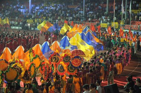 Foto de Grandeza de la ceremonia de clausura con desfile de artistas, Pune, Maharashtra, India 18-October-2008 - Imagen libre de derechos