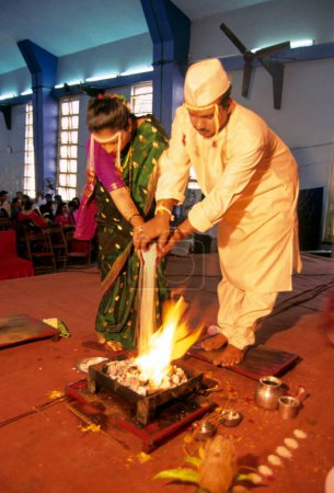 Photo for Maharashtrian marriage ceremany, maharashtrian bride and bridegroom, india - Royalty Free Image