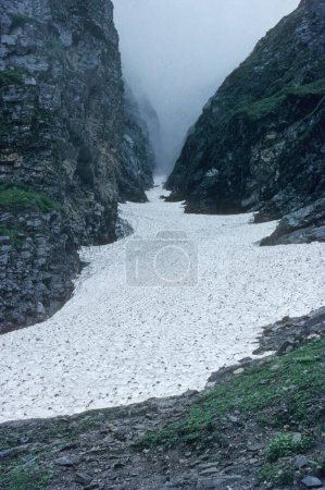 Téléchargez les photos : Glacier au nord - en image libre de droit
