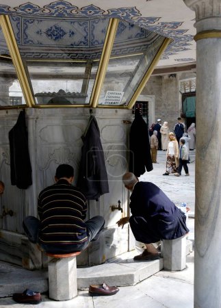 Téléchargez les photos : Eyup Mosquée laver les pieds, Istanbul, Turquie - en image libre de droit