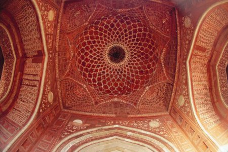 Téléchargez les photos : Plafond de Taj mahal Septième merveille du monde ; Agra ; Uttar Pradesh ; Inde - en image libre de droit