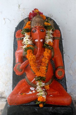 Foto de Señor Ganesh; Elefante encabezó a Dios; color escarlata; Vajreshwari; Distrito Thane; Maharashtra; India; Asia - Imagen libre de derechos