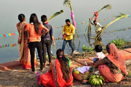 Téléchargez les photos : Festival de Chhas Puja, rivière Tapti, Surat, Gujarat, Inde, Asie - en image libre de droit