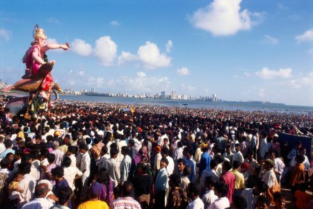 Téléchargez les photos : Ganesh ganpati Festival Tête d'éléphant Lord immersion visarjan, bomay mumbai, maharashtra, Inde - en image libre de droit