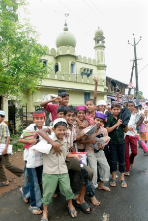Téléchargez les photos : Étudiants de Madrasasa, école musulmane, Kerala, Inde - en image libre de droit