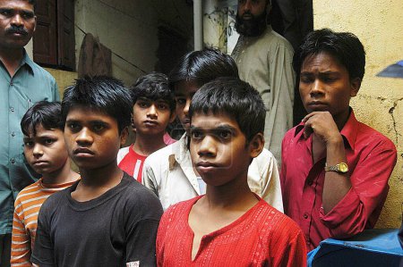 Foto de ONG ONG no gubernamentales rescatan a niños trabajadores o trabajadores, Govandi en Bombay Mumbai, Maharashtra, India - Imagen libre de derechos