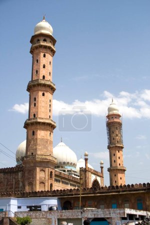 Téléchargez les photos : Taj ul Masjid mosquée commencée par Shah Jahan begum mais jamais vraiment achevé l'une des plus grandes mosquées ; Bhopal ; Madhya Pradesh ; Inde - en image libre de droit