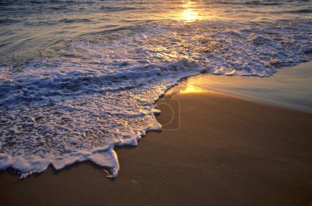 Téléchargez les photos : Soleil réflexion sur l'eau de mer ; bomay mumbai ; maharashtra ; Inde - en image libre de droit
