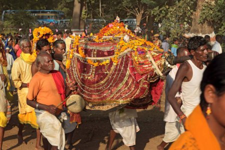 Téléchargez les photos : Procession locale vers le palais bastar, festival dussehra, jagdalpur, bastar, chhattisgarh, Inde, Asie - en image libre de droit