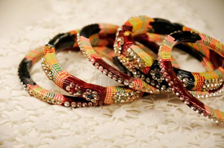 Téléchargez les photos : Bracelet Lac indien, Bijoux traditionnels indiens - en image libre de droit