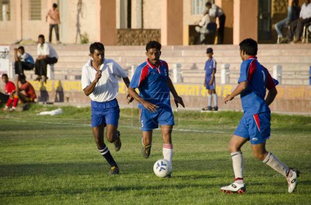 Téléchargez les photos : Joueurs jouant au football à Jodhpur en Inde - en image libre de droit