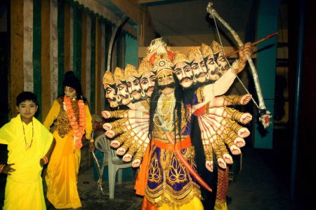 Foto de Artista en carácter de ravan en ramlila en dassera dussera festival, Katni, Madhya Pradesh, India - Imagen libre de derechos
