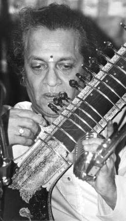 Foto de Sudasiático indio famoso sitar jugador Pandit Ravi Shankar, India - Imagen libre de derechos