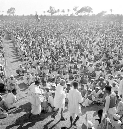 Foto de Mahatma Gandhi en una reunión masiva en Bengala Occidental, India, 1945 - Imagen libre de derechos