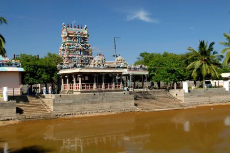 Foto de Sri Karpagavinayagar templo (Señor Ganesh Templo) es un templo de 1; 600 años de edad, corte en roca en el camino de Karaikudi Madurai; Pillaiyarpatti; Tamil Nadu; India - Imagen libre de derechos
