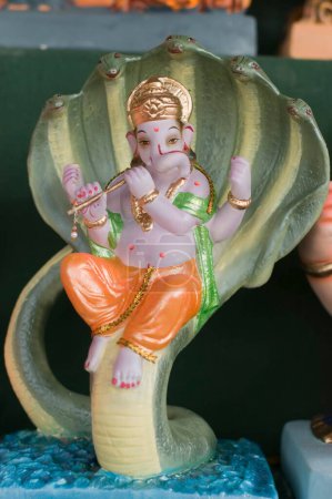 Foto de El Señor Ganesh en representación del Señor Krishna Pune Maharashtra India Asia Sept 2011 - Imagen libre de derechos