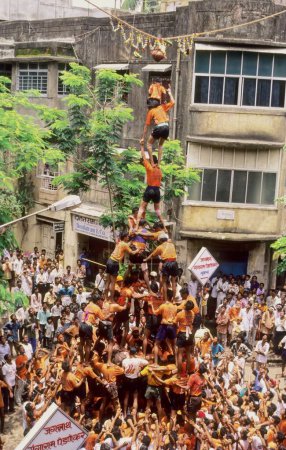 Foto de Dahi-Hundies, Pirámide Humana, Janmashtami Janmashtami gokul ashtami govinda Festival, bombay mumbai, maharashtra, india - Imagen libre de derechos
