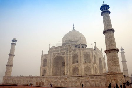 Téléchargez les photos : Taj mahal ; agra ; uttar pradesh ; Inde - en image libre de droit
