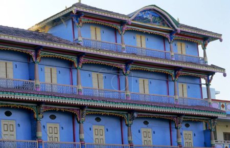 Téléchargez les photos : Temple swaminarayen à Muli, Saurashtra, Gujarat, Inde - en image libre de droit