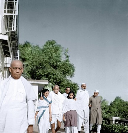 Foto de Sardar Vallabhbhai Patel, Mahatma Gandhi, Abdul Ghaffar Khan Jawaharlal Nehru, India, Asia, julio 1945 - Imagen libre de derechos