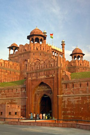 Téléchargez les photos : Porte de Lahore la porte principale de Red Fort 1648 AD, Old Delhi, Inde - en image libre de droit