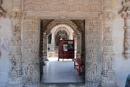 Foto de Entrada del templo de Hatheesing Jain; Ahmedabad; Gujarat; India - Imagen libre de derechos