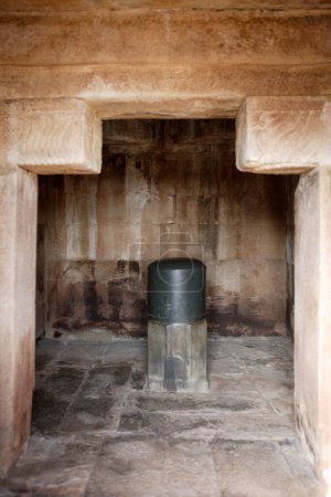 Téléchargez les photos : Linga, Temple Galganatha, Pattadakal, site du patrimoine mondial de l'UNESCO, sculpture sur pierre, Chalukya, construit en 800 après JC, district Bagalkot, Plateau Deccan, État du Karnataka, Inde - en image libre de droit