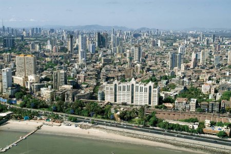 Téléchargez les photos : Vue aérienne de girgaon chowpati et charni route à mumbai maharashtra Inde - en image libre de droit