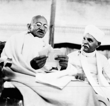 Téléchargez les photos : Mahatma Gandhi et Madan Mohan Malaviya à Varanasi, 1941, Inde - en image libre de droit