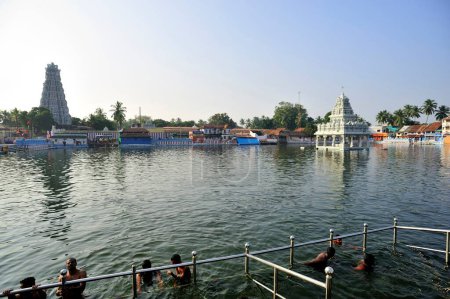 Téléchargez les photos : Réservoir d'eau au temple thanumalayan à suchindram au tamil nadu Inde Asie - en image libre de droit