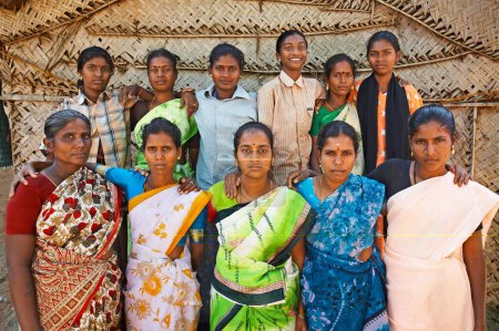 Téléchargez les photos : Membres du groupe Micro Credit Finance une initiative économique lancée par l'ONG Chinmaya Organization of Rural Development CORD, Siruvani, Karnataka, Inde - en image libre de droit