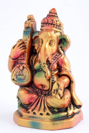 Foto de Colorida estatua del señor Ganesha elefante cabeza dios jugando tambora, India - Imagen libre de derechos