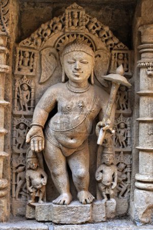Téléchargez les photos : Vaman-Dashavtar ; Rani ki vav ; step well ; stone carving ; Patan ; Gujarat ; India - en image libre de droit