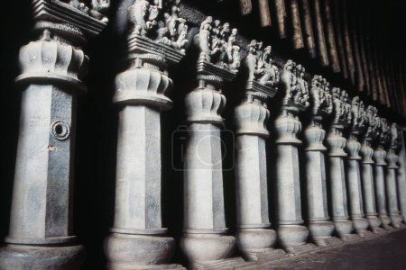 Säulen in den Karla-Höhlen in Lonavala, Maharashtra, Indien