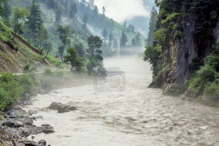Téléchargez les photos : Rivière Kishanganga, vallée du Gurez, Bandipora, Cachemire, Inde, Asie - en image libre de droit