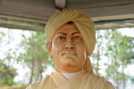 Estatua de Swami Vivekananda, Eco Park, Deodars Guest House, Papersali, Almora, Uttarakhand, India, Asia