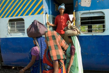 Foto de Tren de pasajeros; Manikpur; Uttar pradesh; India - Imagen libre de derechos