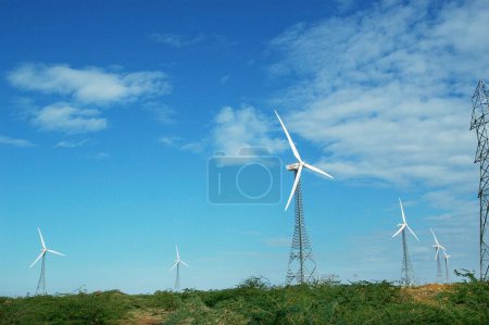 Foto de Molino de viento 1250 kilovatios, Generador de aerogeneradores 1.2 megavatios, Energía eólica - Imagen libre de derechos