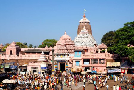 Téléchargez les photos : Temple Jagannathpuri consacré au dieu Krishna, Baldev et Subhadra, Puri, Orissa ; Inde - en image libre de droit