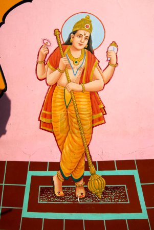 Portero o portero colorido pintado en la entrada del templo de Shree Kasba Ganpati estructura de madera muy antigua; Pune; Maharashtra; India