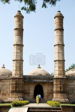 Téléchargez les photos : Patrimoine mondial de l'UNESCO Champaner Pavagadh ; Sahar Ki Masjid situé dans la mosquée royale construite par Mahmud Begdas règne (1458-1511) ; Champaner ; district de Panchmahals ; Gujarat ; Inde ; Asie - en image libre de droit