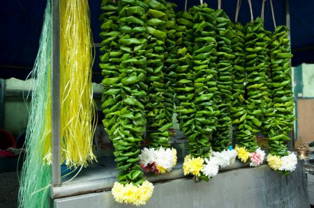 Téléchargez les photos : Guirlande de fleurs à vendre temple hanuman, Kuala Lumpur, Malaisie, Asie - en image libre de droit