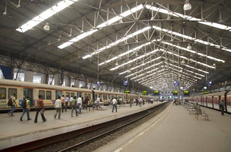 Foto de Estación de tren de Churchgate en Mumbai Maharashtra India - Imagen libre de derechos