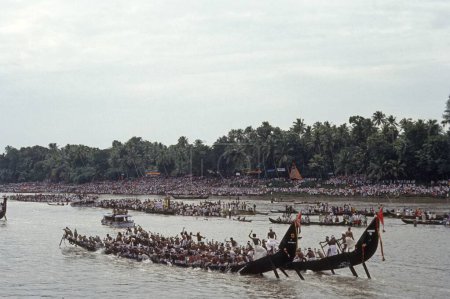 Téléchargez les photos : Nehru Boat Race Festivals, l'onam Snake Boat Race, jalostavam pour haripad Subramanya Temple, Alappuzha, Kerala, Inde - en image libre de droit