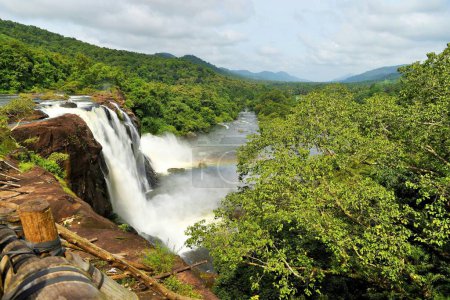 Athirapally Wasserfälle, Chalakudy River, Vazhachal Forest, Thrissur, Kerala, Indien, Asien