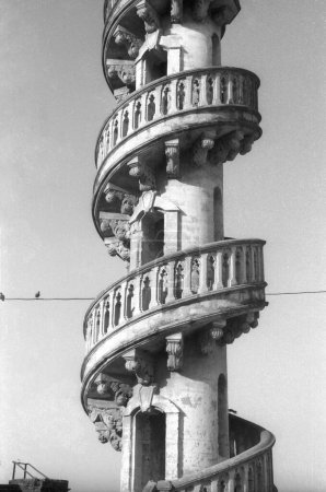 Foto de Vieja diapositiva de la linterna vintage de la escalera de caracol de Mahabat Maqbara, junagadh, Gujarat, India, Asia 1900 - Imagen libre de derechos